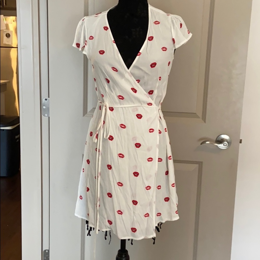 Lipstick short sleeve mini dress